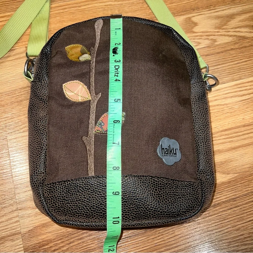 Haiku crossbody bag brown w/ green strap Appliqué‎ Leaves